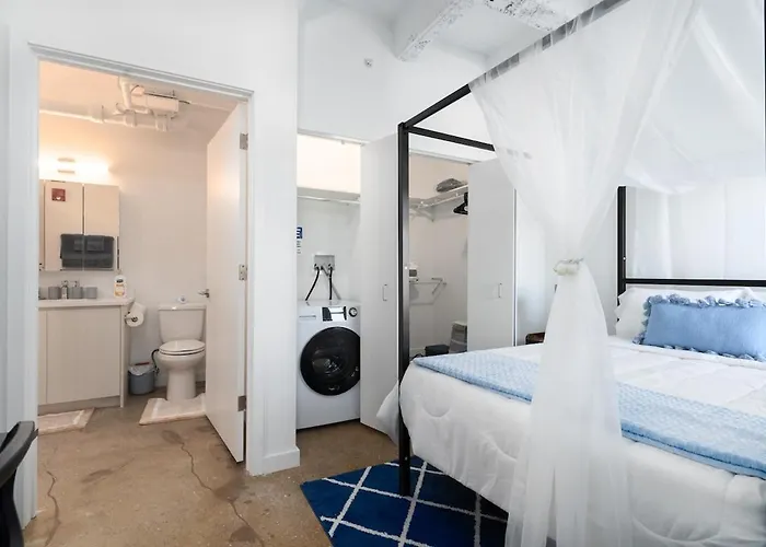 Elegant Style Loft Montrose Rooftop Wfh Gym * Chicago