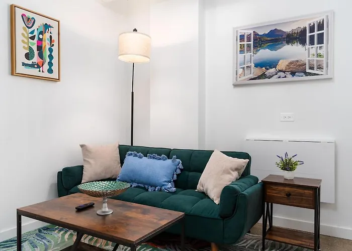Apartment Elegant Style Loft Montrose Rooftop Wfh Gym *