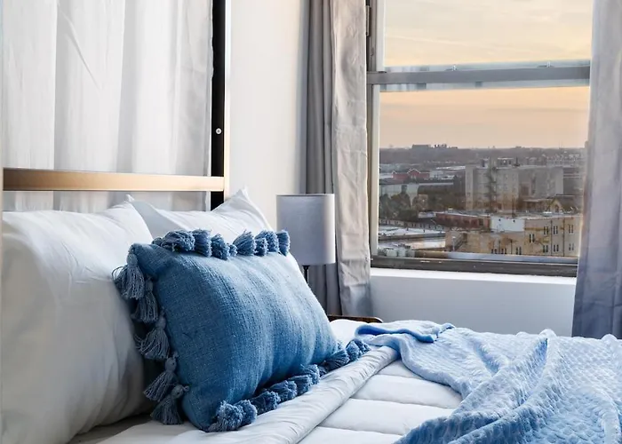 Elegant Style Loft Montrose Rooftop Wfh Gym *